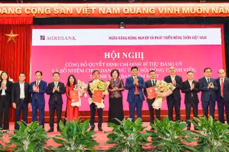 Hội nghị công bố quyết định tại Agribank. 