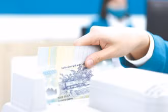 Ngân hàng Nhà nước yêu cầu các tổ chức tín dụng giảm lãi suất cho vay, hỗ trợ tăng trưởng kinh tế.