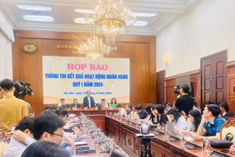 Toàn cảnh cuộc họp báo.
