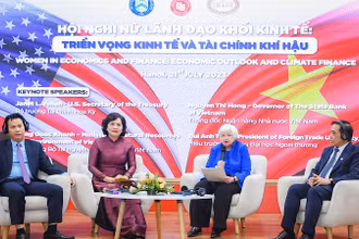 Các diễn giả thảo luận tại Hội nghị