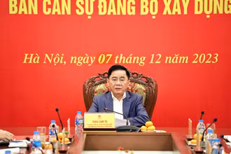 Đồng chí Trần Cẩm Tú phát biểu tại Hội nghị. (Ảnh: baoxaydung.vn) 
