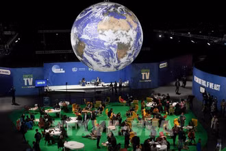 Toàn cảnh một phiên họp của COP 26 tại Glasgow, Scotland, Vương quốc Anh. (Ảnh: AFP/TTXVN)
