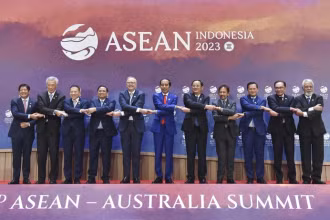 Thủ tướng Phạm Minh Chính và các Trưởng đoàn dự Hội nghị Cấp cao ASEAN-Australia lần thứ 3 chụp ảnh chung. (Ảnh: Dương Giang-TTXVN) 