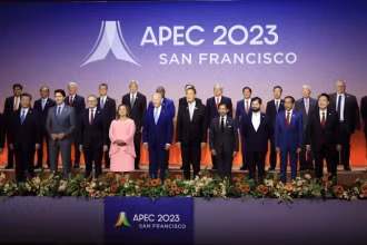 Chủ tịch nước Võ Văn Thưởng với các Nhà Lãnh đạo Kinh tế APEC. (Ảnh: Thống Nhất/TTXVN)