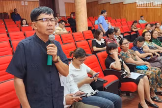 Ông Lương Văn Chựa, Trưởng ban Him Lam 2, phường Him Lam, thành phố Điện Biên Phủ phản ánh khó khăn của người dân khi thực hiện thủ tục chuyển đổi mục đích sử dụng đất.
