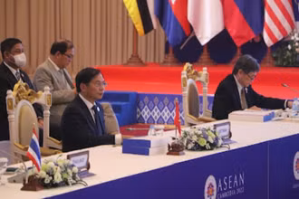 Đoàn đại biểu Việt Nam dự cuộc họp các Bộ trưởng Ngoại giao ASEAN rà soát công tác chuẩn bị cho Hội nghị Cấp cao ASEAN lần thứ 40, 41 và các Hội nghị Cấp cao liên quan. (Ảnh: VGP)