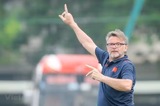 Huấn luyện viên Philippe Troussier có triết lý chơi bóng chặt chẽ, đề cao tính hiệu quả. (Ảnh: PV/Vietnam+)