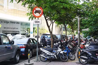 Mức thu phí sử dụng vỉa hè, lòng đường tùy khu vực sẽ có các loại giá khác nhau.