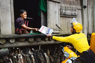 Truyền thông chính sách đến người dân thông qua các ấn phẩm báo, tạp chí. (Ảnh: tuyengiao.vn)