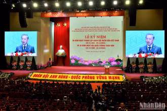 Tổng Bí thư Tô Lâm, Bí thư Quân ủy Trung ương đọc diễn văn tại Lễ kỷ niệm 80 năm Ngày thành lập Quân đội nhân dân Việt Nam và 35 năm Ngày hội Quốc phòng toàn dân, sáng 20/12, tại Thủ đô Hà Nội. (Ảnh: ĐĂNG KHOA)