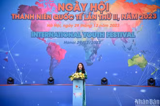 Đồng chí Chu Hồng Minh, Ủy viên Ban Thường vụ Trung ương Đoàn, Thành ủy viên, Bí thư Thành đoàn Hà Nội phát biểu khai mạc Festival. 