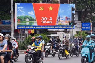 [Ảnh] Người dân quay trở lại Hà Nội sau kỳ nghỉ lễ kéo dài