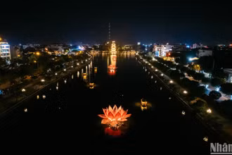 [Ảnh] Ngắm nhìn phố cổ Hoa Lư lung linh về đêm