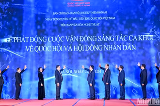 Chủ tịch Quốc hội Vương Đình Huệ cùng các đại biểu thực hiện nghi thức phát động cuộc vận động sáng tác ca khúc về Quốc hội và Hội đồng nhân dân.