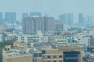 Nhiều cao ốc tại Bangkok cảm nhận rung lắc vào sáng 31/3. (Ảnh: XUÂN SƠN)