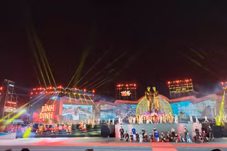 Chương trình văn nghệ chào mừng buổi lễ.