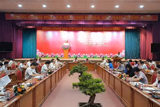 Toàn cảnh hội nghị.