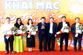Trao giải “Trang bìa xuân đẹp” dành cho các tạp chí, đặc san, bản tin trong tỉnh.