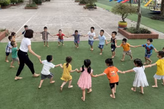 Giờ học ngoại khóa tại Trường mầm non Nghĩa Hương, huyện Quốc Oai, Hà Nội. (Ảnh: MAI NGỌC)