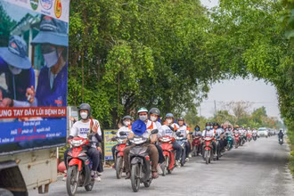 Thanh niên, học sinh và người dân huyện Đức Huệ, tỉnh Long An tham gia Lễ phát động chương trình “tiêm phòng dại vì cộng đồng năm 2023”