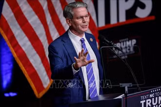 Ông Scott Bessent phát biểu trong chiến dịch vận động tranh cử của cựu Tổng thống Donald Trump ở Asheville, bang Bắc Carolina (Mỹ) ngày 14/8/2024. Ảnh tư liệu: REUTERS/TTXVN