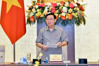 Chủ tịch Quốc hội Vương Đình Huệ phát biểu tại cuộc họp với Đoàn giám sát về 3 Chương trình mục tiêu quốc gia. (Ảnh: Duy Linh)