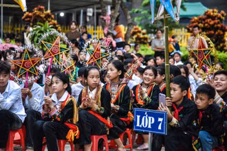 Kéo trăng về bản cùng chương trình "Điều ước cho con"