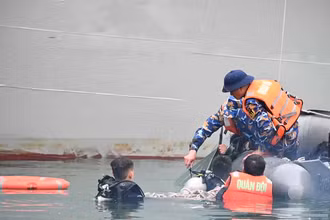 [Video] Tìm thấy hộp đen máy bay trực thăng BELL 505 gặp nạn