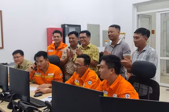 Niềm vui đóng điện thành công hạng mục mở rộng ngăn lộ tại Trạm biến áp 500kV Quảng Trạch.
