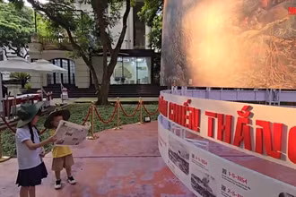 [Video] Báo Nhân Dân bắt đầu tặng tranh Panorama "Chiến dịch Điện Biên Phủ" trên toàn quốc