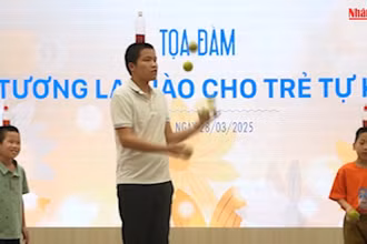 [Video] Trẻ tự kỷ chinh phục môn tung hứng