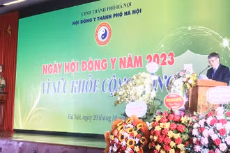 Phó Chủ tịch Trung ương Hội Đông y Việt Nam, Chủ tịch Hội Đông y thành phố Hà Nội Nguyễn Văn Dung phát biểu tại Lễ kỷ niệm
