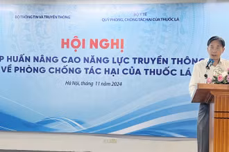Lãnh đạo Bộ Thông tin và Truyền thông phát biểu tại hội nghị.