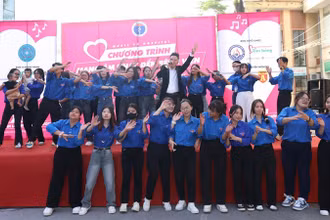 Các nghệ sĩ biểu diễn tại Chương trình "Mang âm nhạc đến bệnh viện số 201".