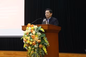 Đồng chí Nguyễn Văn Thể, Ủy viên Trung ương Đảng, Bí thư Đảng ủy khối phát biểu tại hội nghị.