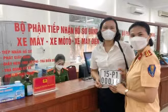 Trị giá xe mô tô làm căn cứ áp dụng mức thu lệ phí cấp chứng nhận đăng ký, biển số