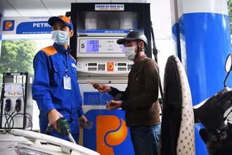 Giá xăng dầu tăng theo giá thế giới là một trong những nguyên nhân khiến CPI tháng 8 tăng 0,88% so cùng kỳ tháng trước. Ảnh: Thành Đạt