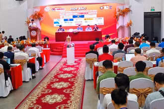 Quang cảnh lễ bốc thăm, chia bảng thi đấu bóng đá.