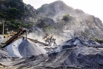 Một cơ sở khai thác, chế biến đá ở Thanh Hóa. (Ảnh minh họa)