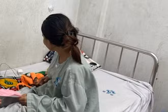 Bé gái 13 tuổi sinh con tại Bệnh viện Sản-Nhi tỉnh Quảng Ngãi.