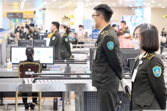 Áp dụng kiểm soát an ninh hàng không cấp độ 1.