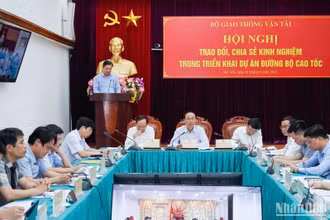 Quang cảnh hội thảo chia sẻ kinh nghiệm triển khai các dự án đường cao tốc.
