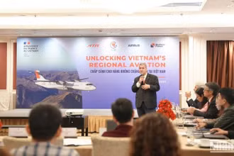 Đại diện ATR công bố báo cáo chuyên sâu về hoạt động vận tải hàng không chặng ngắn.