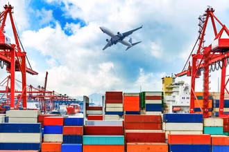 Nguy cơ từ việc tăng thuế của Mỹ đối với hàng xuất khẩu đang đe doạ mục tiêu tăng trưởng kinh tế của nước ta.