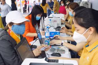 Gian hàng VNA đã thu hút hàng nghìn lượt khách tham quan và mua sắm tại hội chợ VITM 2022.