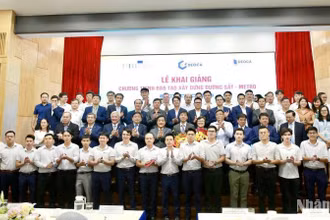 Các học viên khóa 1 chuyên ngành xây dựng đường sắt-metro.