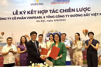 Tổng công ty Đường sắt Việt Nam ký thỏa thuận hợp tác chiến lược với Công ty cổ phần Vinpearl nhằm thúc đẩy phát triển các điểm đến du lịch tại Việt Nam.