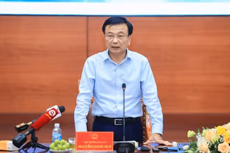 Thứ trưởng Giao thông vận tải Nguyễn Danh Huy cung cấp thông tin về dự án đường sắt tốc độ cao bắc-nam vào chiều 1/10.