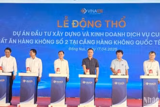 Cục Hàng không Việt Nam và Công ty cổ phần Dịch vụ suất ăn hàng không Việt Nam (VINACS) tổ chức động thổ dự án đầu tư xây dựng và kinh doanh dịch vụ cung cấp suất ăn hàng không số 2 tại Cảng hàng không quốc tế Long Thành.