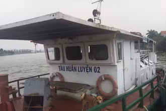 Phương tiện thủy phục vụ huấn luyện, đào tạo chuyên môn thuyền viên, người lái.